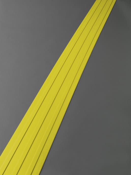 Produktbild på gult ledstråk av gummi, 188 mm bredd, 195 cm långt och 5 mm högt.