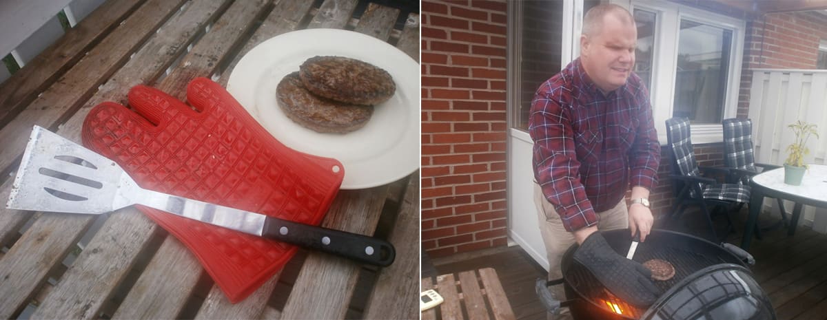 Bildkollage. Bilden till vänster visar ett bord med två perfekt grillade burgare tillsammans med den röda grillvanten och stekspaden. Bilden till höger visar Fredrik "in action" när han med hjälp av stekspade och grillvante vänder hamburgare på den glödande grillen.